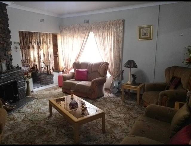 4 BEDROOM HOUSE FOR SALE IN LILIANTON